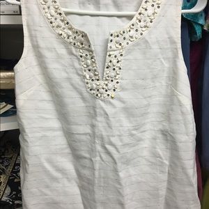 Vineyard vines dress shirt size 4. Never worn.