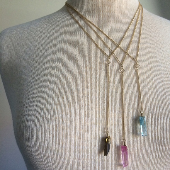 ❤️ONE LEFT•QUARTZ CRYSTAL NECKLACE - Picture 2 of 3