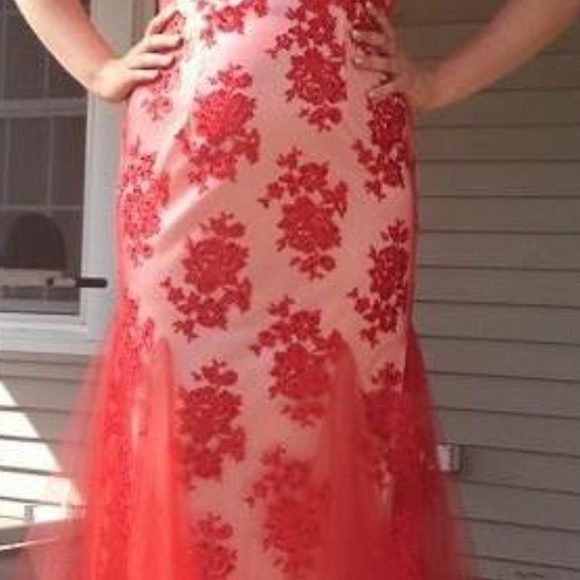 Prom dress. - Picture 2 of 4