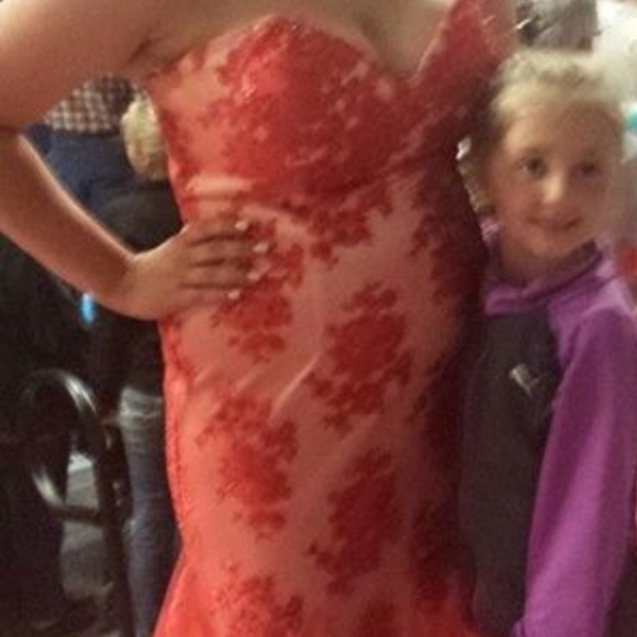 Prom dress. - Picture 3 of 4