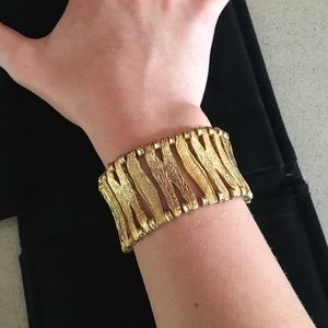 Gold stretch bracelet