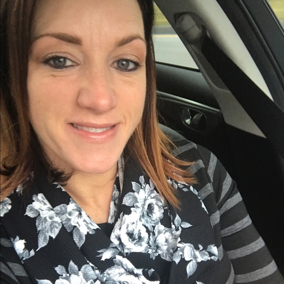 Meet your Posher, Kristie - Picture 2 of 4