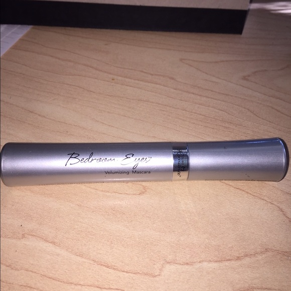 Pure Romance Bedroom Eyes Volumizing Mascara Black