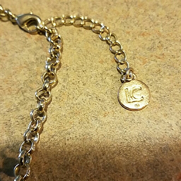 Liz Claiborne gold necklace - Picture 2 of 2
