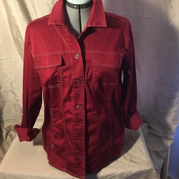 New Chicos maroon sport jacket. Missing snap