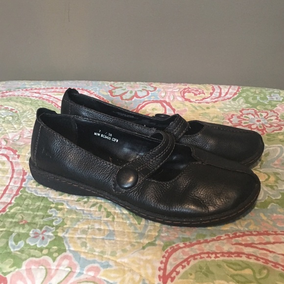 Like new BORN boc flats. Sz 7. Leather