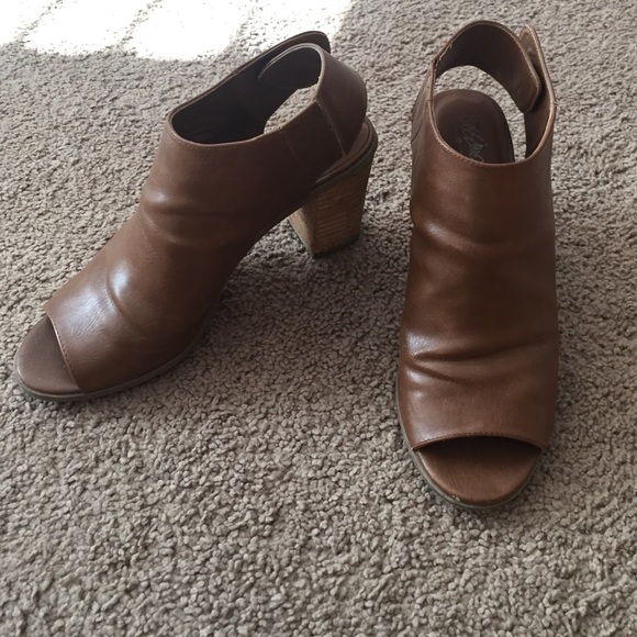 Peep toe Booties