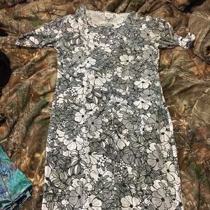 Size large bnwot Julia