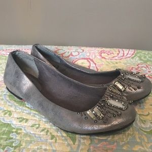 Yellow Box silver bling flats. Sz 8.5. EUC