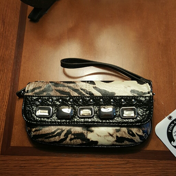 Kathy Van Zeeland Handbags - Large animal print wristlet NEW Kathy Van Zeeland Handbags - Large animal print wristlet NEW