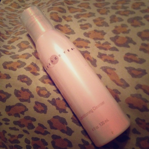 Sheer cover conditioning cleanser