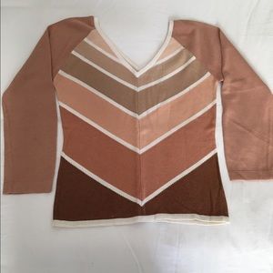 V-neck top with 3/4 sleeves