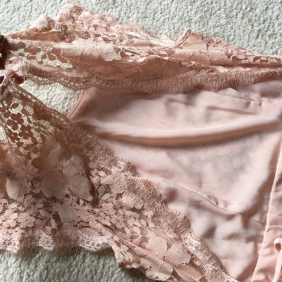 Gorgeous light pink lace dress! - Picture 4 of 7
