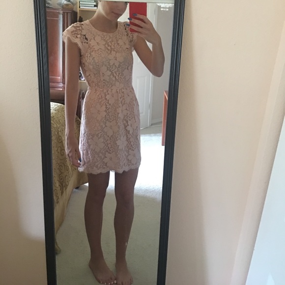 Gorgeous light pink lace dress! - Picture 5 of 7