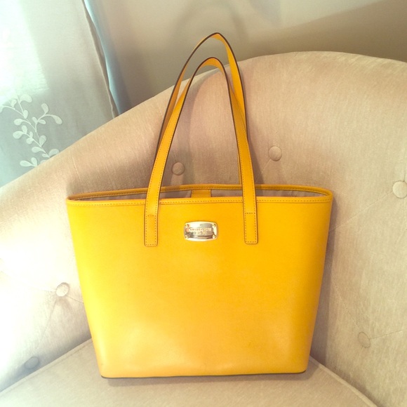 Michael Kors Jet Set Shoulder Bag