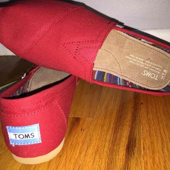 Toms Red Canvas Classics BRAND NEW
