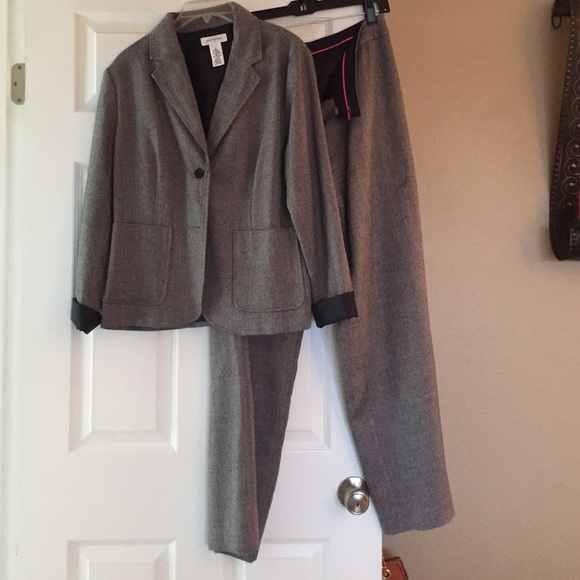 Pants suit
