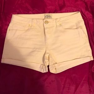 Yellow short shorts