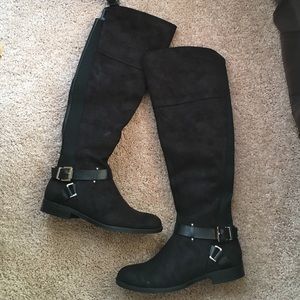 Knee high black suede boots!