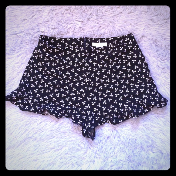 UrbanOutfitter Cooperative mini bow pattern shorts