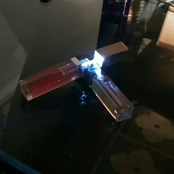 LED LIGHTUP LIP GLOSS - Picture 2 of 4