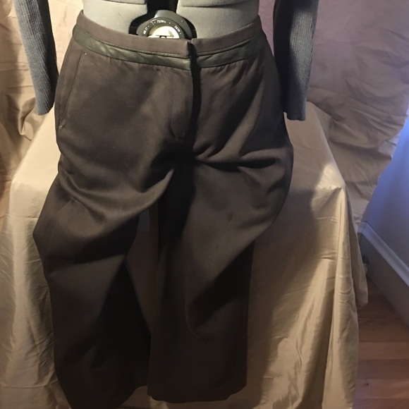 Elie Tahari taupe w/leather trim dress pants