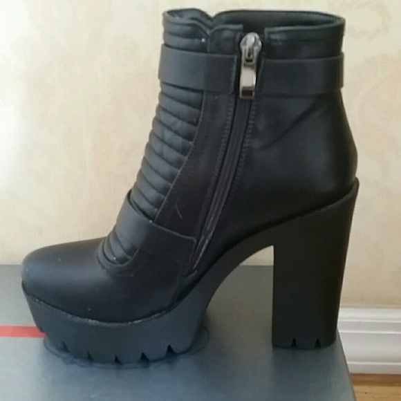Boots - Picture 3 of 4