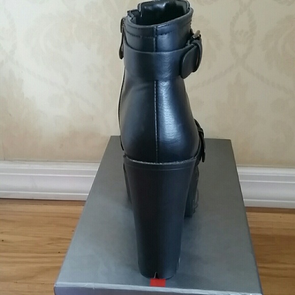 Boots - Picture 4 of 4