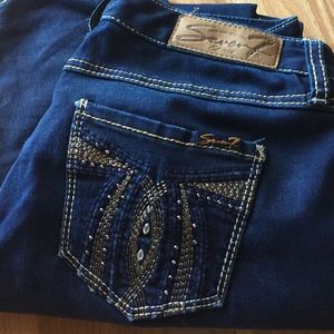 Seven jeans. Dark wash. Like new!