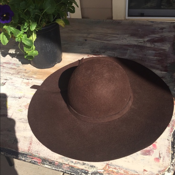 Brown floppy hat, 100% wool