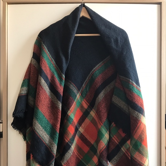 Zara Accessories - Blanket Scarf