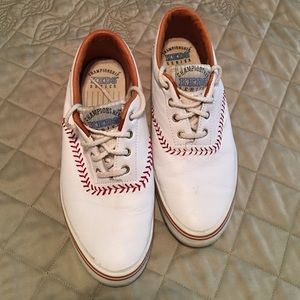 VINTAGE Ked's Championship Series Baseball Shoes