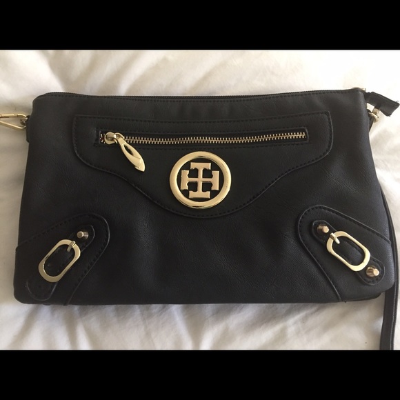 Black cross body/clutch.