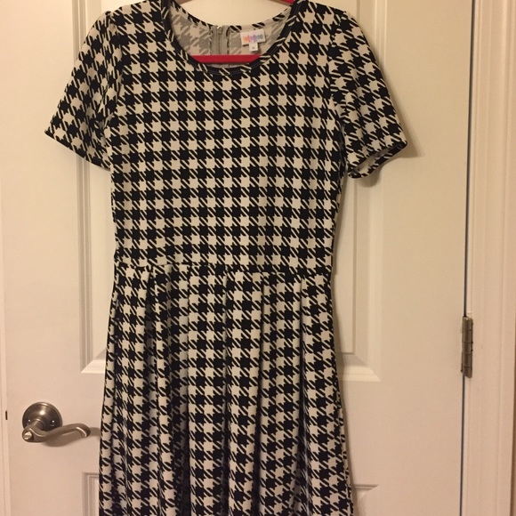 Houndstooth LulaRoe Amelia size M