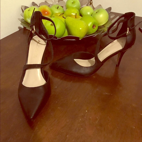 Aldo Pointed Toe Mid Heel