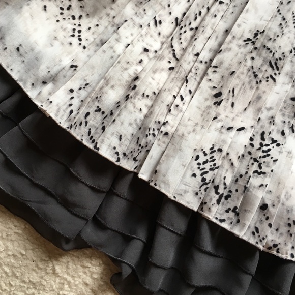 Pleated dress! - Picture 2 of 4