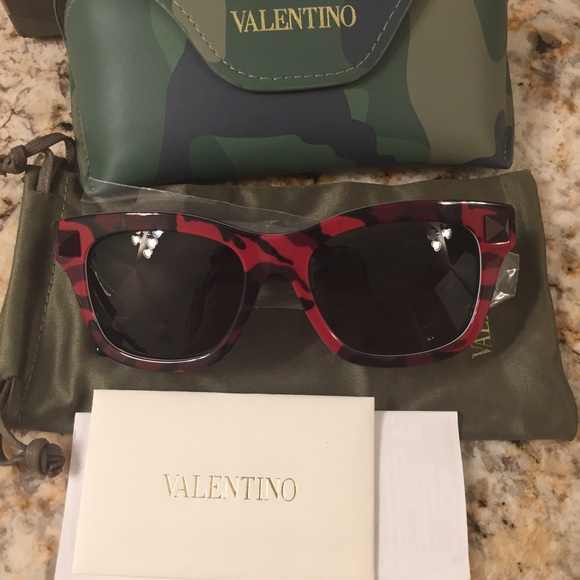 Authentic Valentino sunglasses main image 4