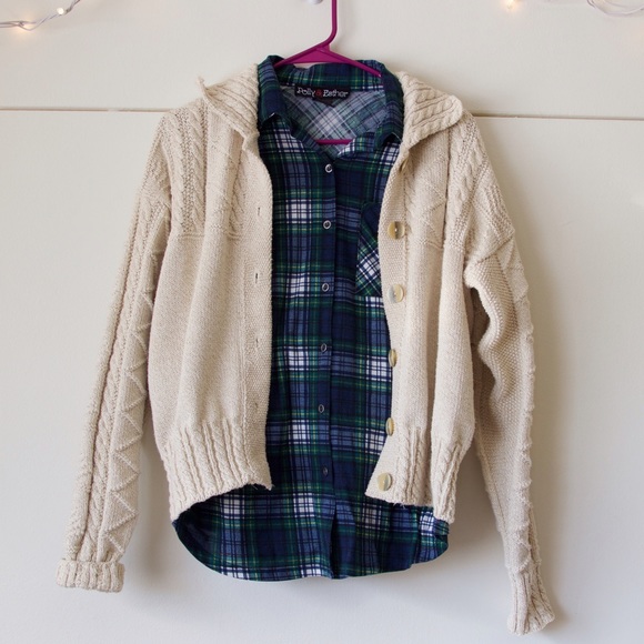 ☀️SALE☀️ Perfect flannel! - Picture 2 of 2