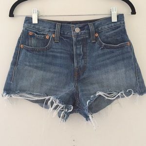 Levi's high rise wedgie short size 25