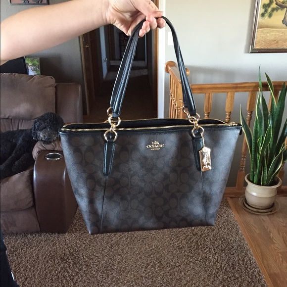 NWT- Coach purse! Super cute and classy