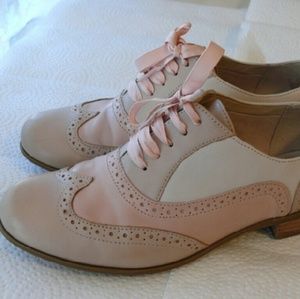 Clarks Hamble Oak Oxfords in Dusty Pink