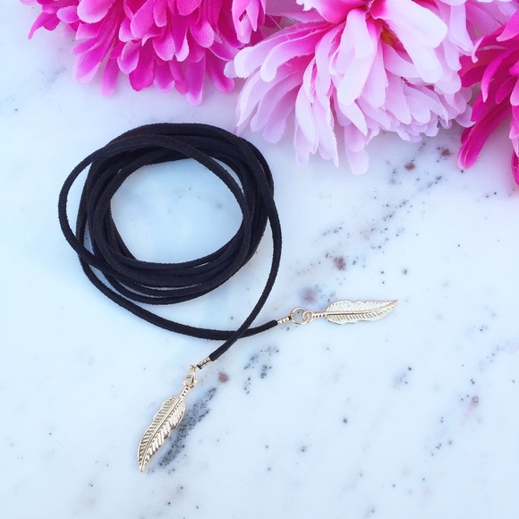 "Averie" Necklace || Black Faux-Suede Choker - Picture 2 of 5