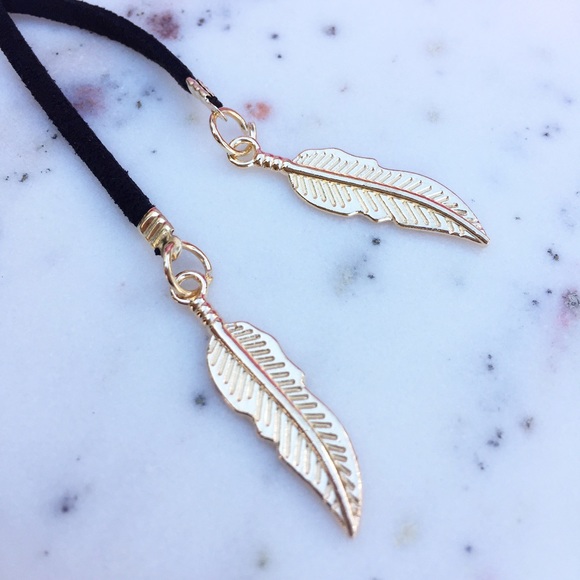 "Averie" Necklace || Black Faux-Suede Choker - Picture 4 of 5