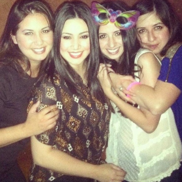 Button up crop top with tie in the front - Picture 3 of 3