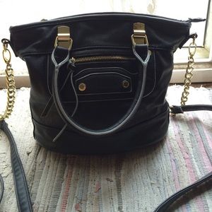 Black Steve Madden crossbody bucket bag