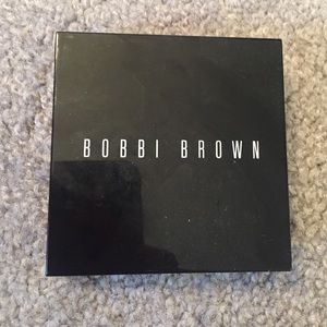 Bobbi Brow shimmer brick in color pink quartz
