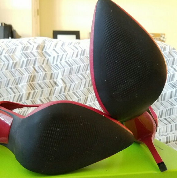 Qupid Red Pointed Pumps - Picture 3 of 3