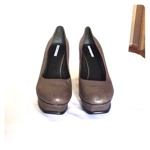 Size 11 Vera Wang Lavender