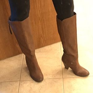 Mia Vagabond knee high brown boot.