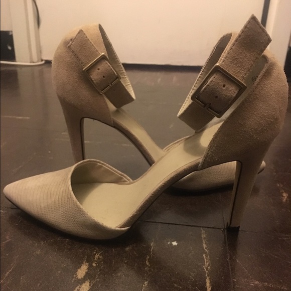Nude Pumps